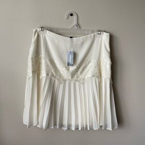 NWT Pleated Mini Skirt - white w/ lace - Express size 6